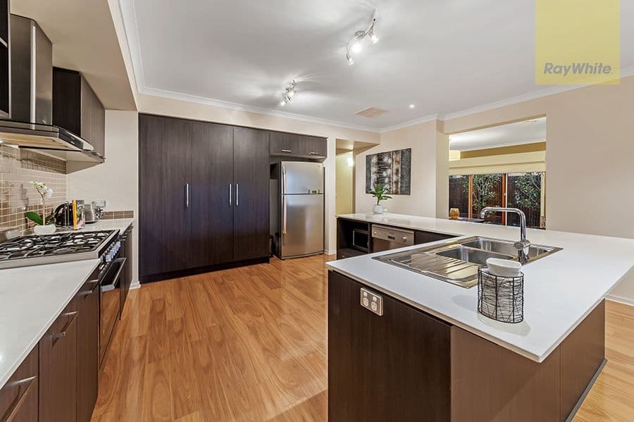 10 Wisteria Avenue, Craigieburn VIC 3064, Craigieburn - Thumbnail 3