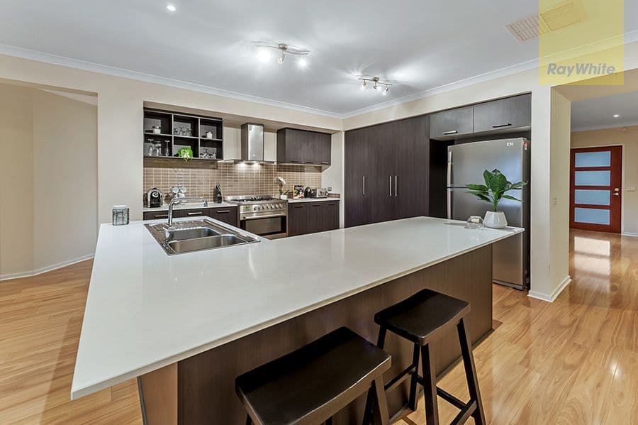 10 Wisteria Avenue, Craigieburn VIC 3064, Craigieburn - Thumbnail 4