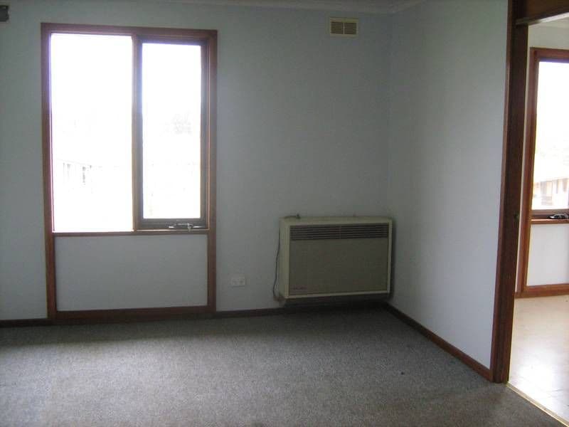 25 Taylor Road, YOUNG NSW 2594, Young - Thumbnail 3