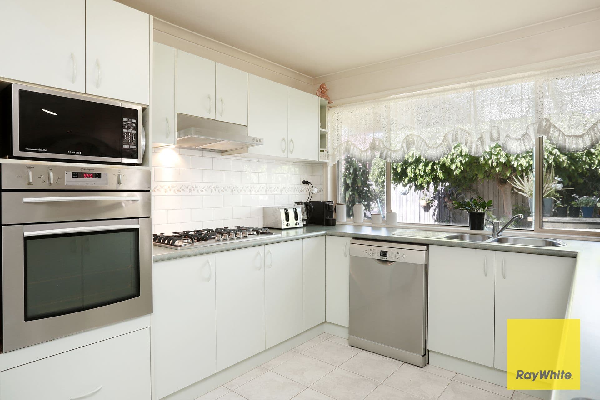 15 Newminster Way, Point Cook VIC 3030, Point Cook - Thumbnail 2