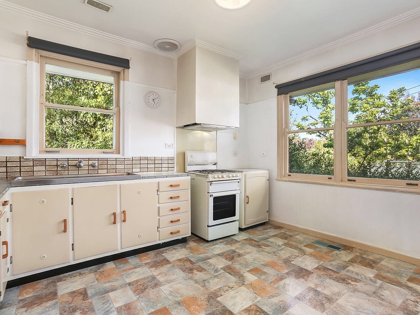 1 Tandara Court, Chadstone VIC 3148, Chadstone - Thumbnail 3