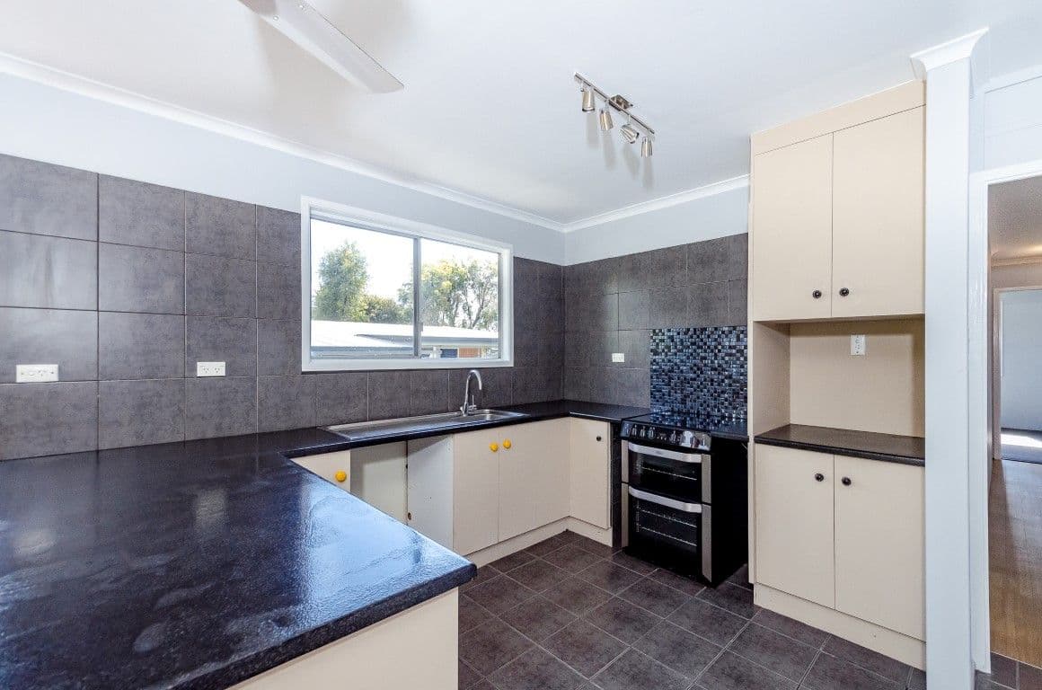 31 Anderson Street, Clinton QLD 4680, Clinton - Thumbnail 2