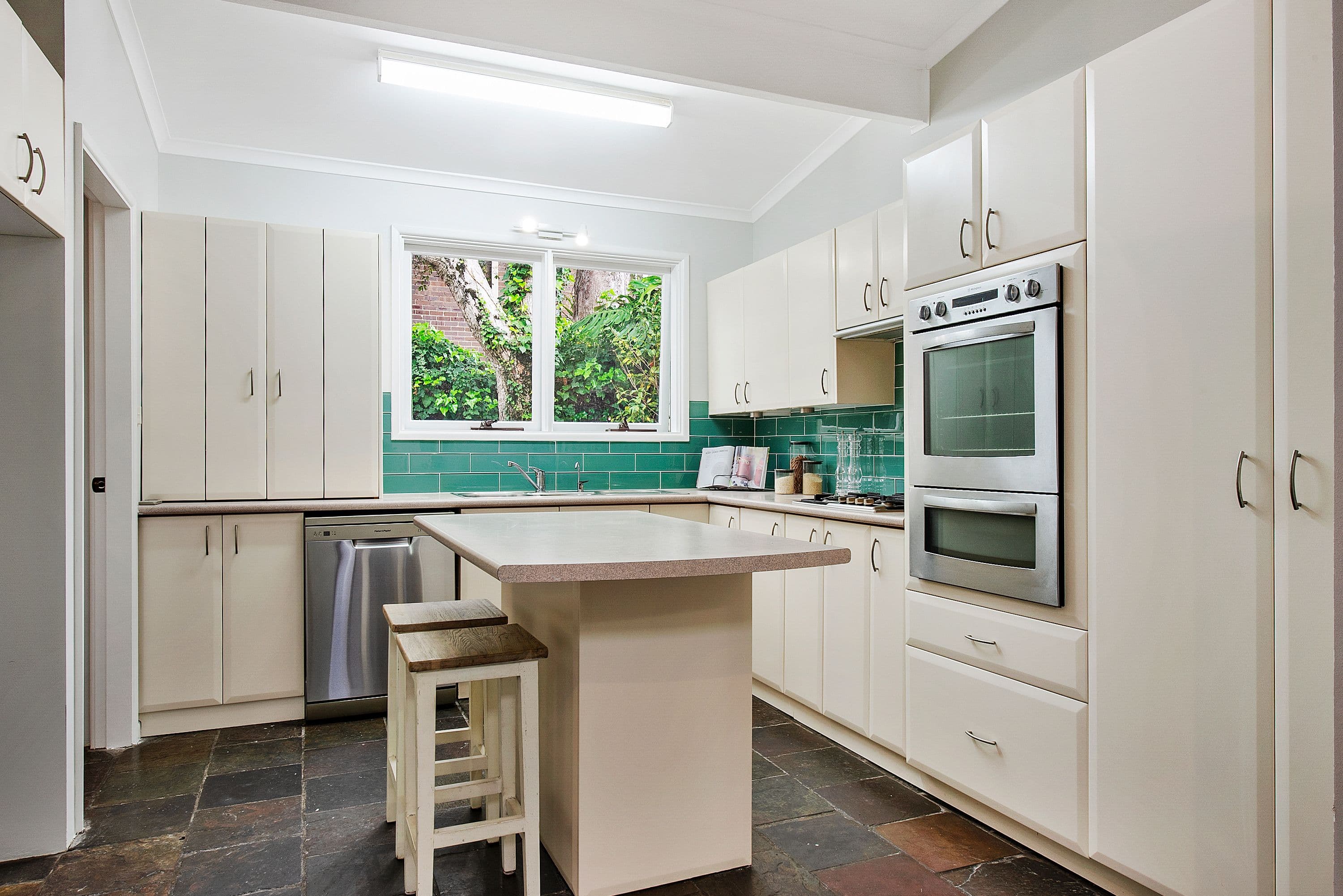 10 Stuart Avenue, Normanhurst - Thumbnail 3