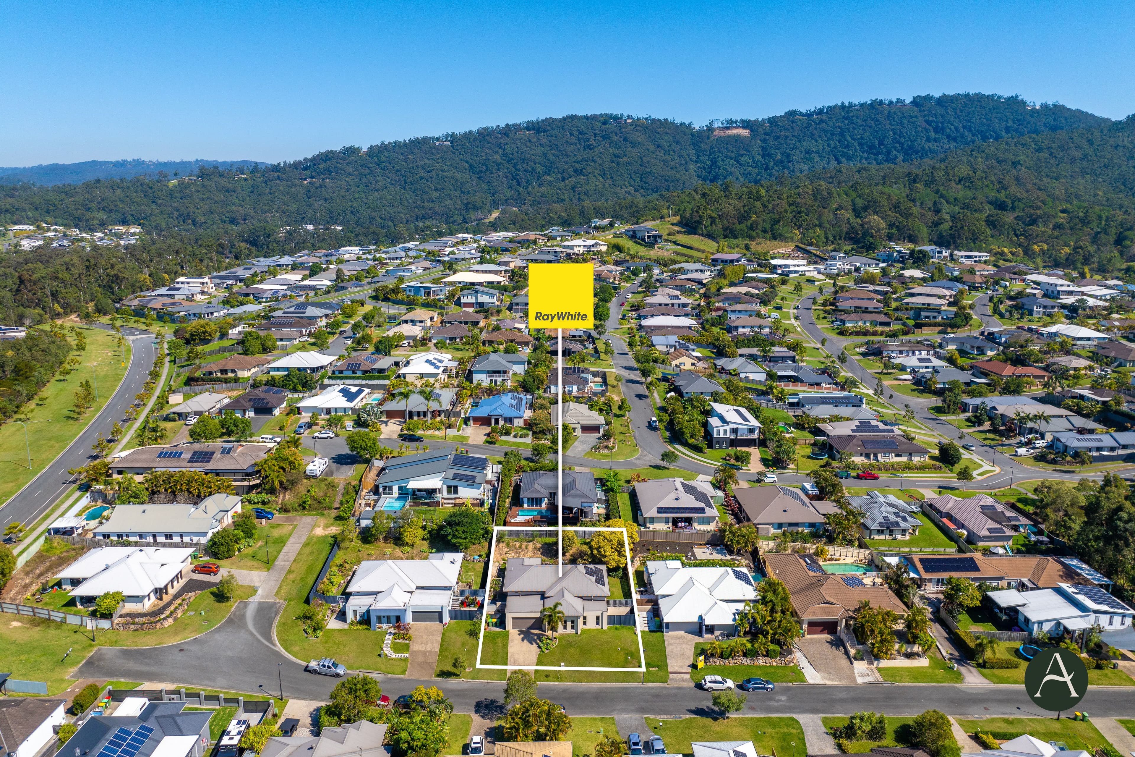 33 Barrington Street, Upper Coomera QLD 4209, Upper Coomera - Thumbnail 3