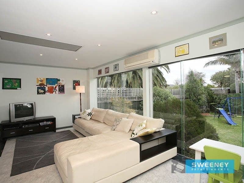37 Somers Parade, Altona - Thumbnail 4