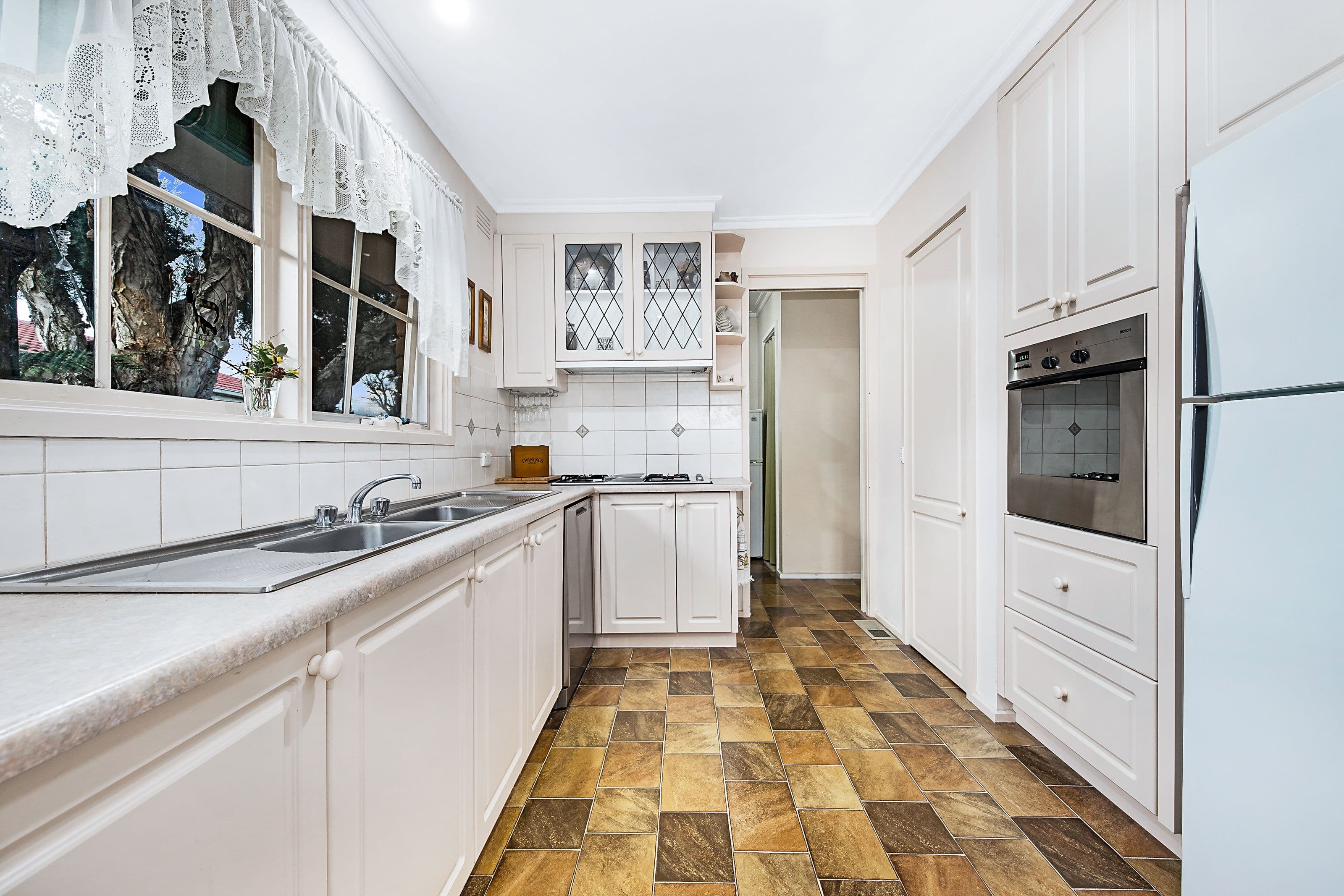 4 Tilney Close, Mulgrave VIC 3170, Mulgrave - Thumbnail 2