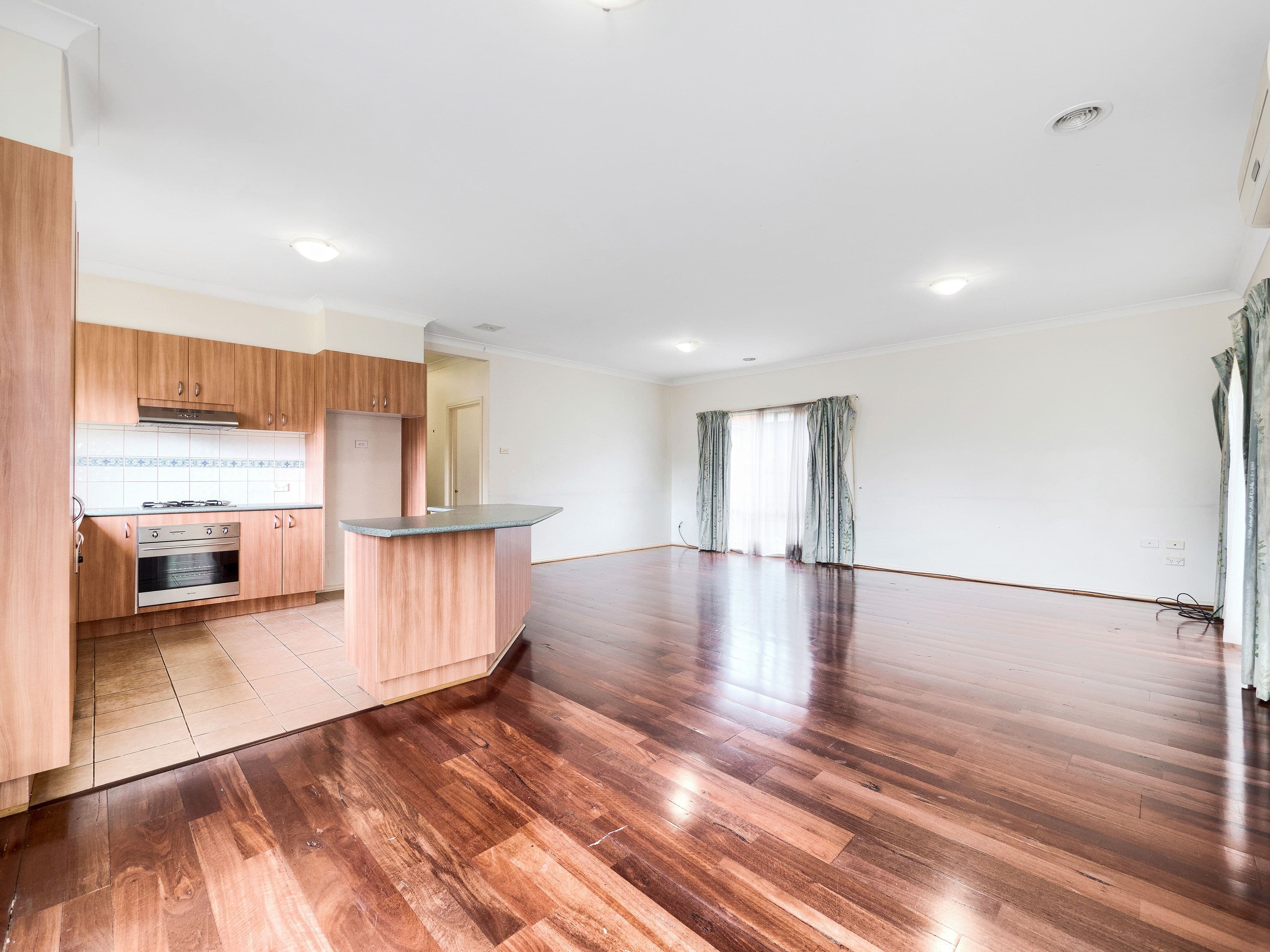 6 Michaelia Close, Cranbourne West VIC 3977, Cranbourne West - Thumbnail 3