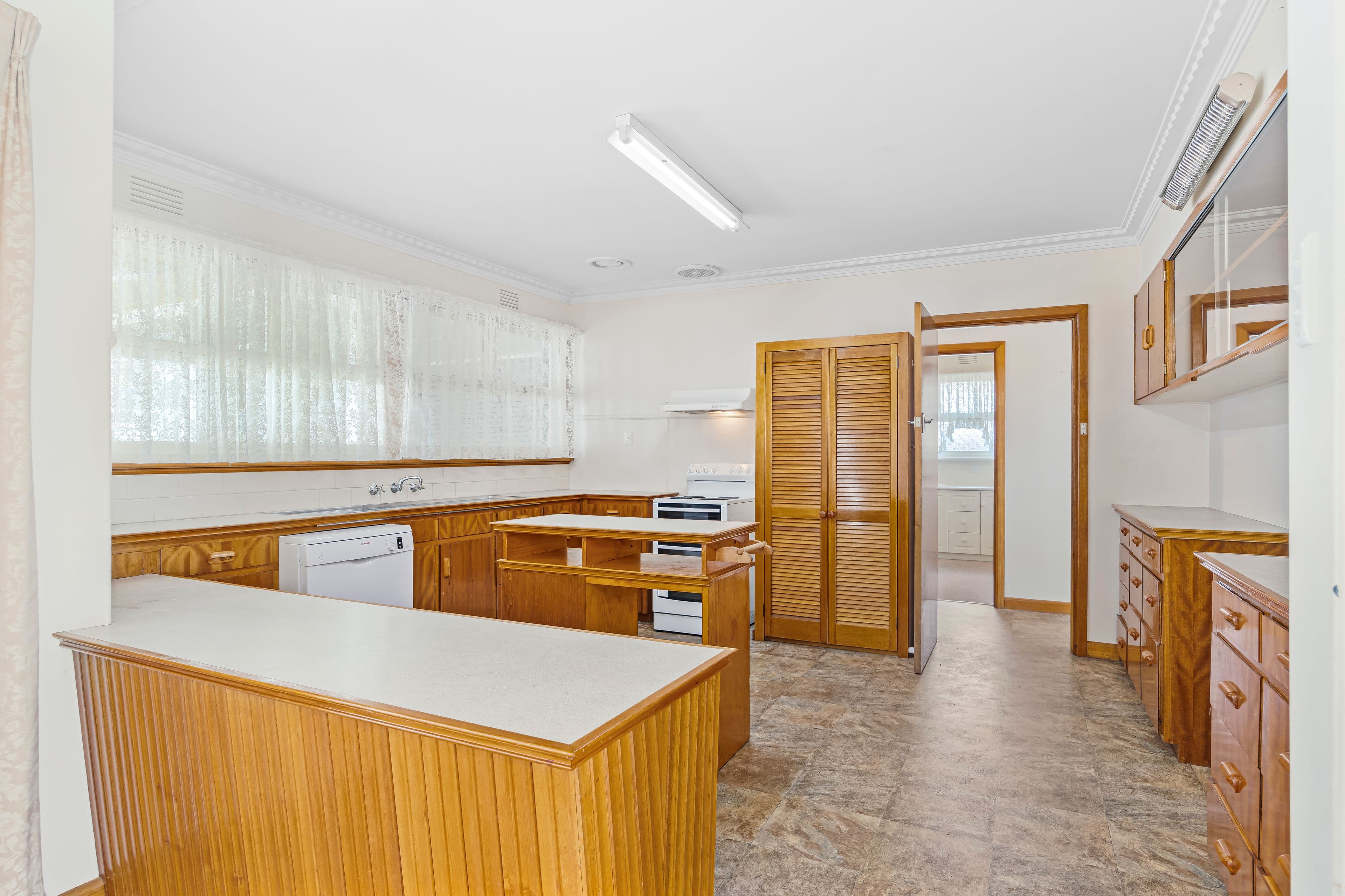 35 Cambridge Street, Wendouree VIC 3355, Wendouree - Thumbnail 5