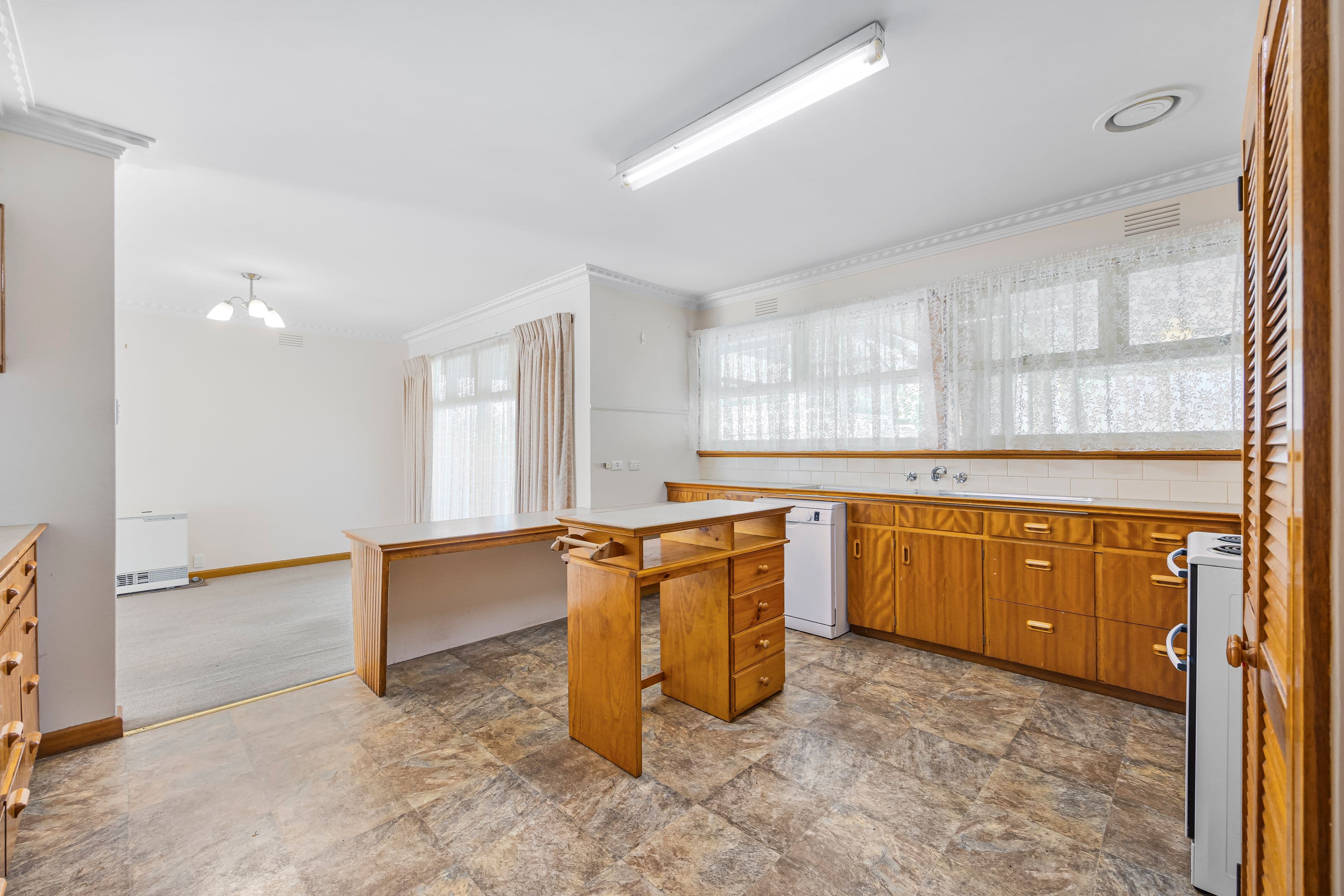 35 Cambridge Street, Wendouree VIC 3355, Wendouree - Thumbnail 6