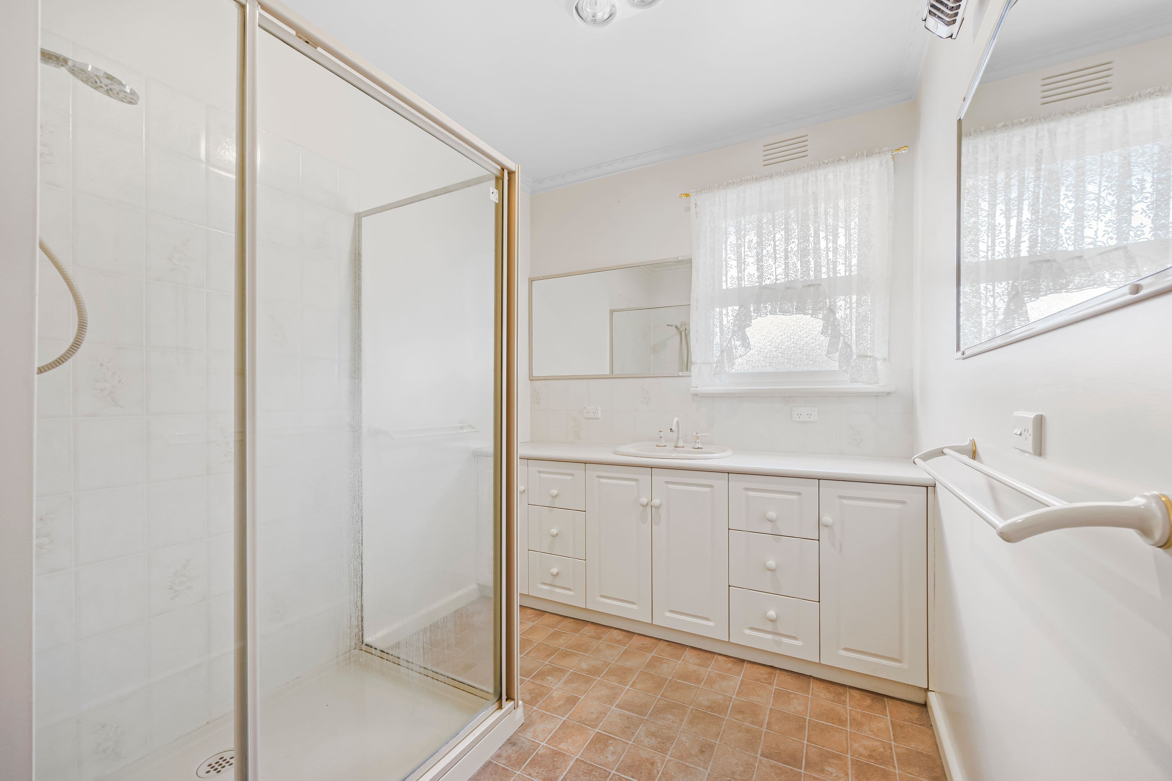 35 Cambridge Street, Wendouree VIC 3355, Wendouree - Thumbnail 8
