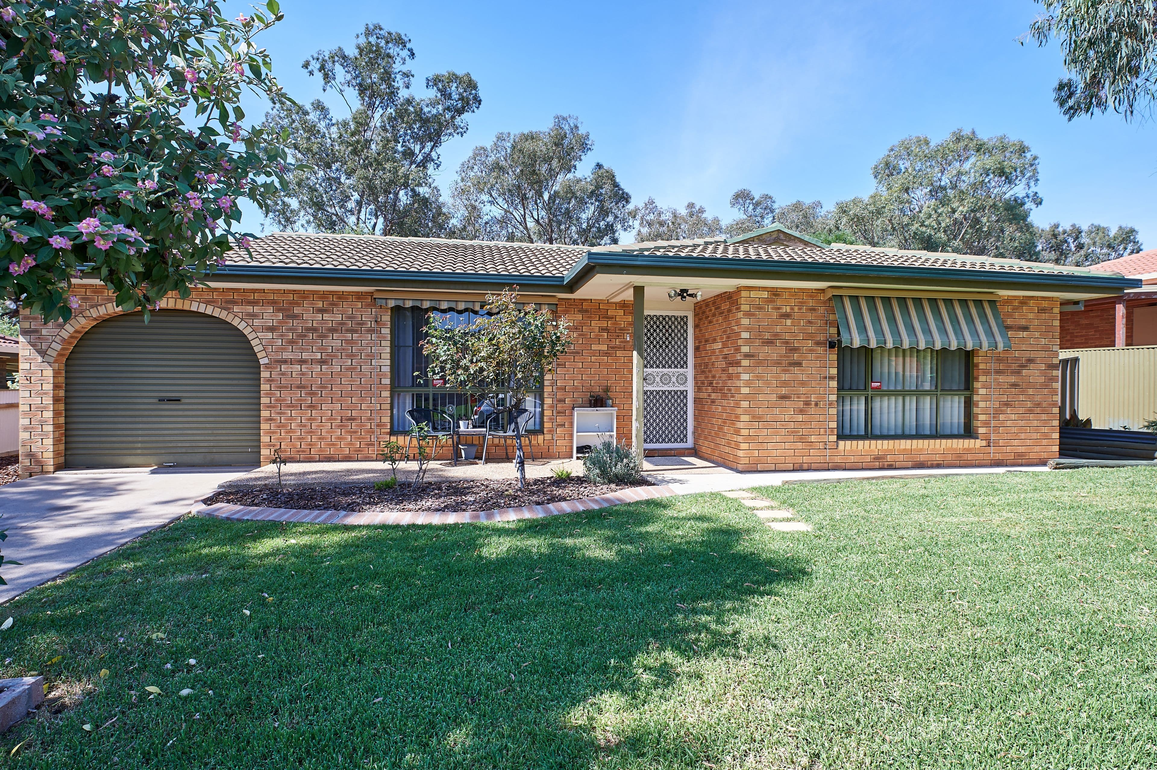 10 Doman Street, Estella - Image 1
