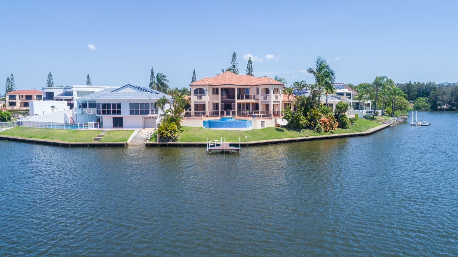 28 St Martin Place, Clear Island Waters QLD 4226, Clear Island Waters - Thumbnail 2
