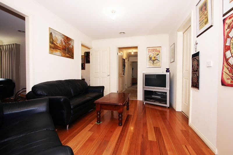 16 Chesney Drive, RINGWOOD VIC 3134, Ringwood - Thumbnail 2