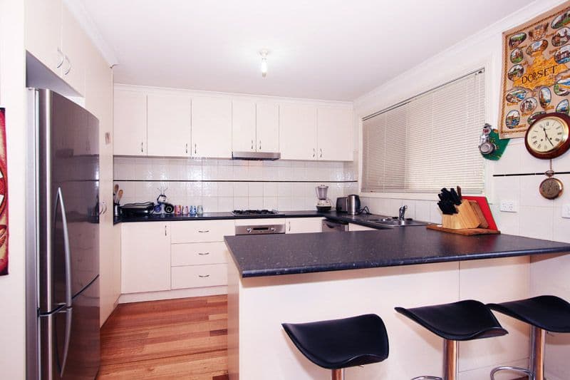 16 Chesney Drive, RINGWOOD VIC 3134, Ringwood - Thumbnail 3