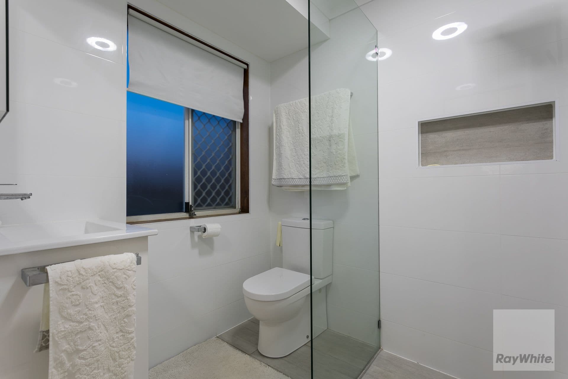 22 Mill Street, Redland Bay QLD 4165, Redland Bay - Thumbnail 6