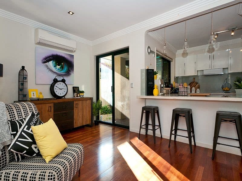 19 Coogeen Street, Sorrento QLD 4217, Sorrento - Thumbnail 2