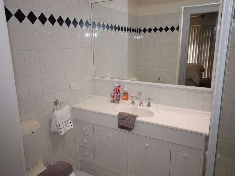 19 Coogeen Street, Sorrento QLD 4217, Sorrento - Thumbnail 7