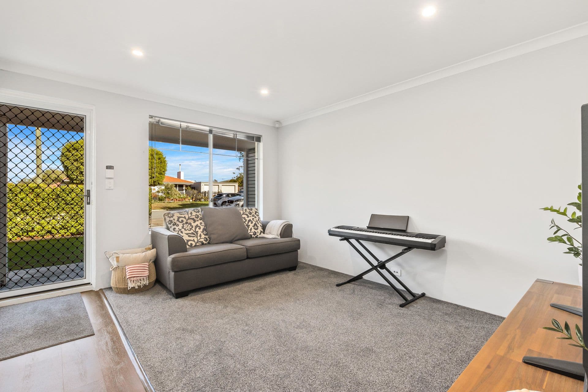 33 Belinda Avenue, Cloverdale WA 6105, Cloverdale - Thumbnail 3