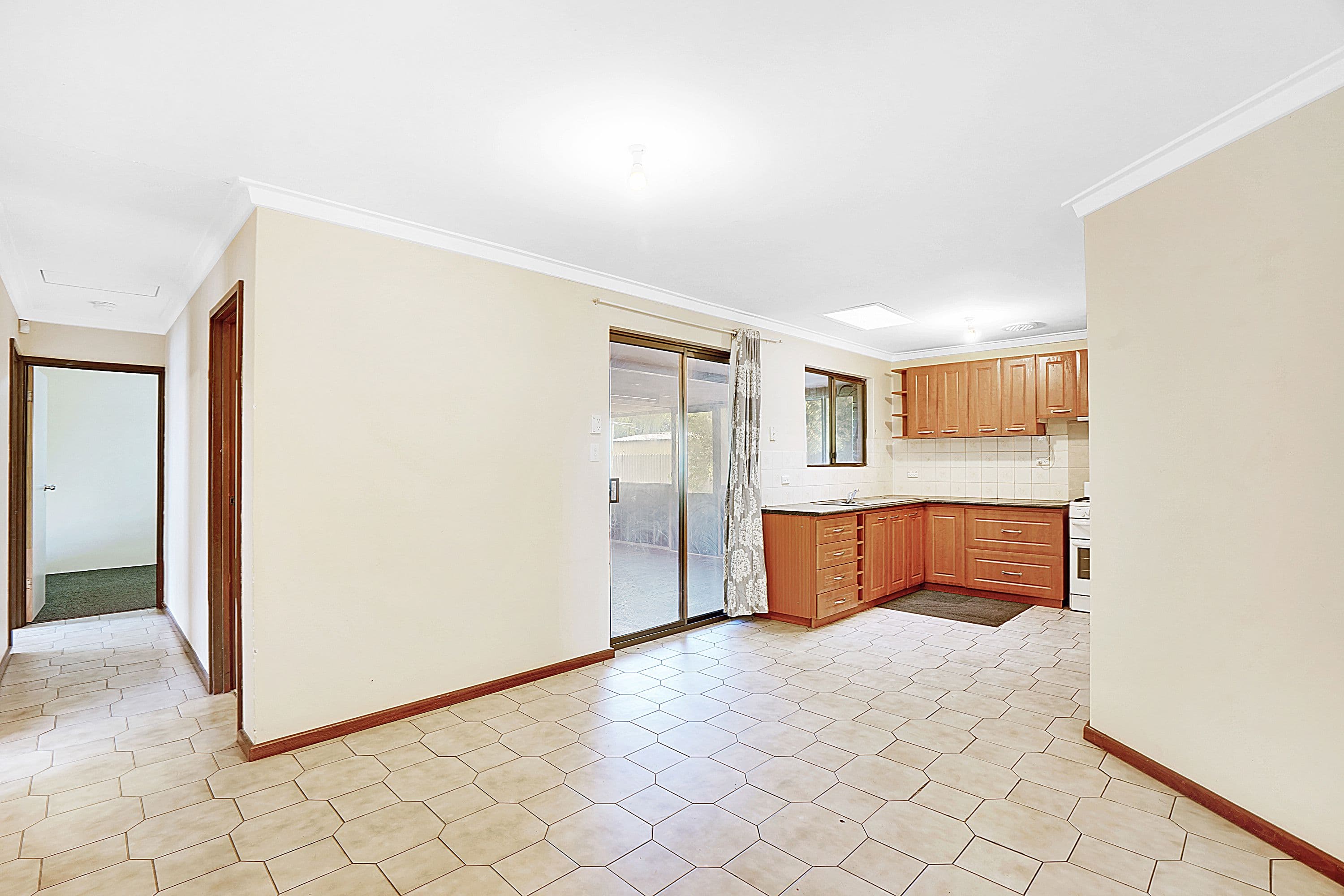 64 Templeton Crescent, Girrawheen WA 6064, Girrawheen - Thumbnail 5