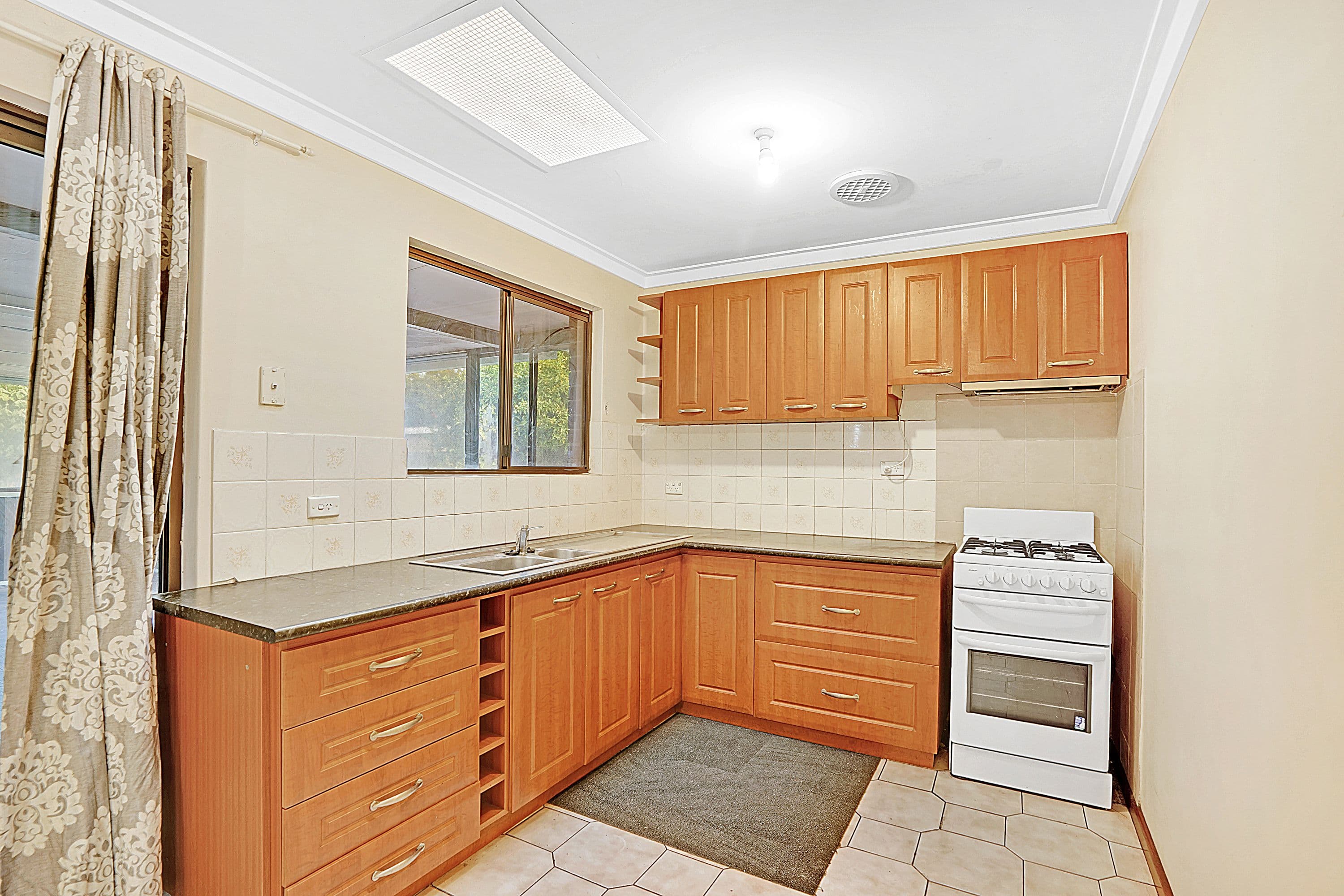 64 Templeton Crescent, Girrawheen WA 6064, Girrawheen - Thumbnail 7
