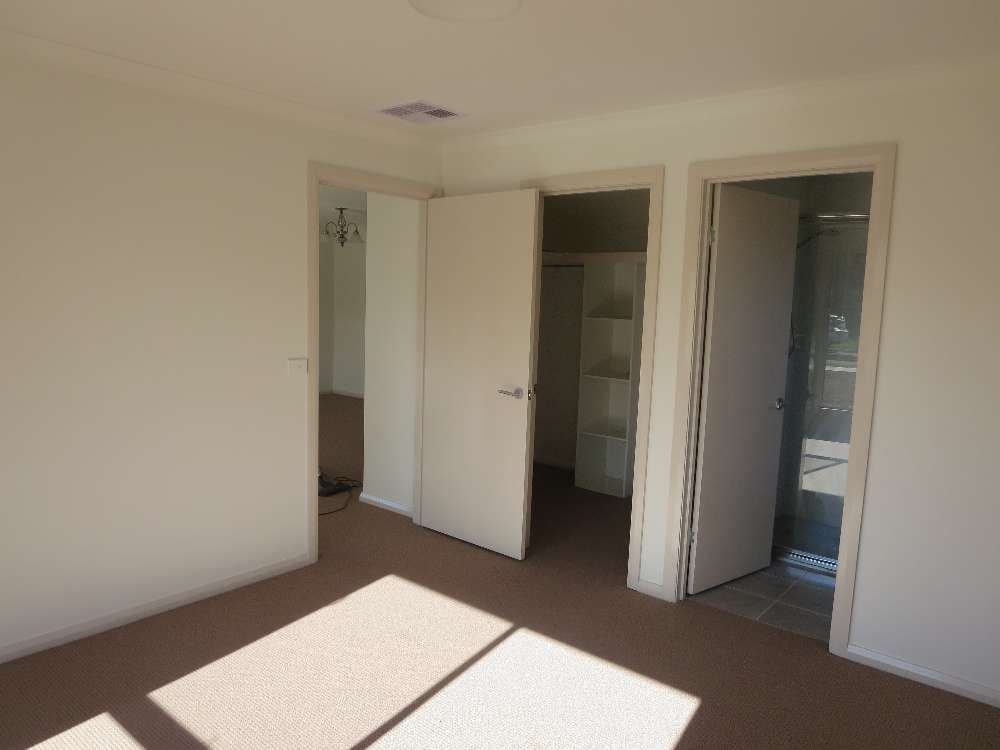 34 Lawson Circuit, LAVINGTON NSW 2641, Lavington - Thumbnail 5