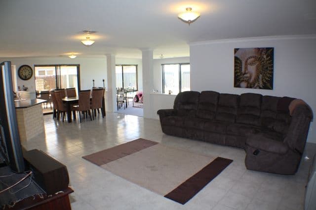 76 Lemon Gum Drive, BALDIVIS WA 6171, Baldivis - Thumbnail 2