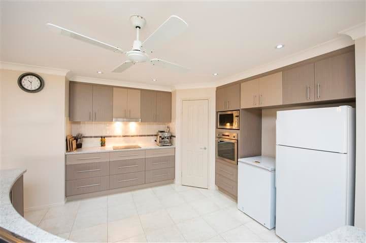 18 Reinaerhoff Crescent, GLEN EDEN QLD 4680, Glen Eden - Thumbnail 3