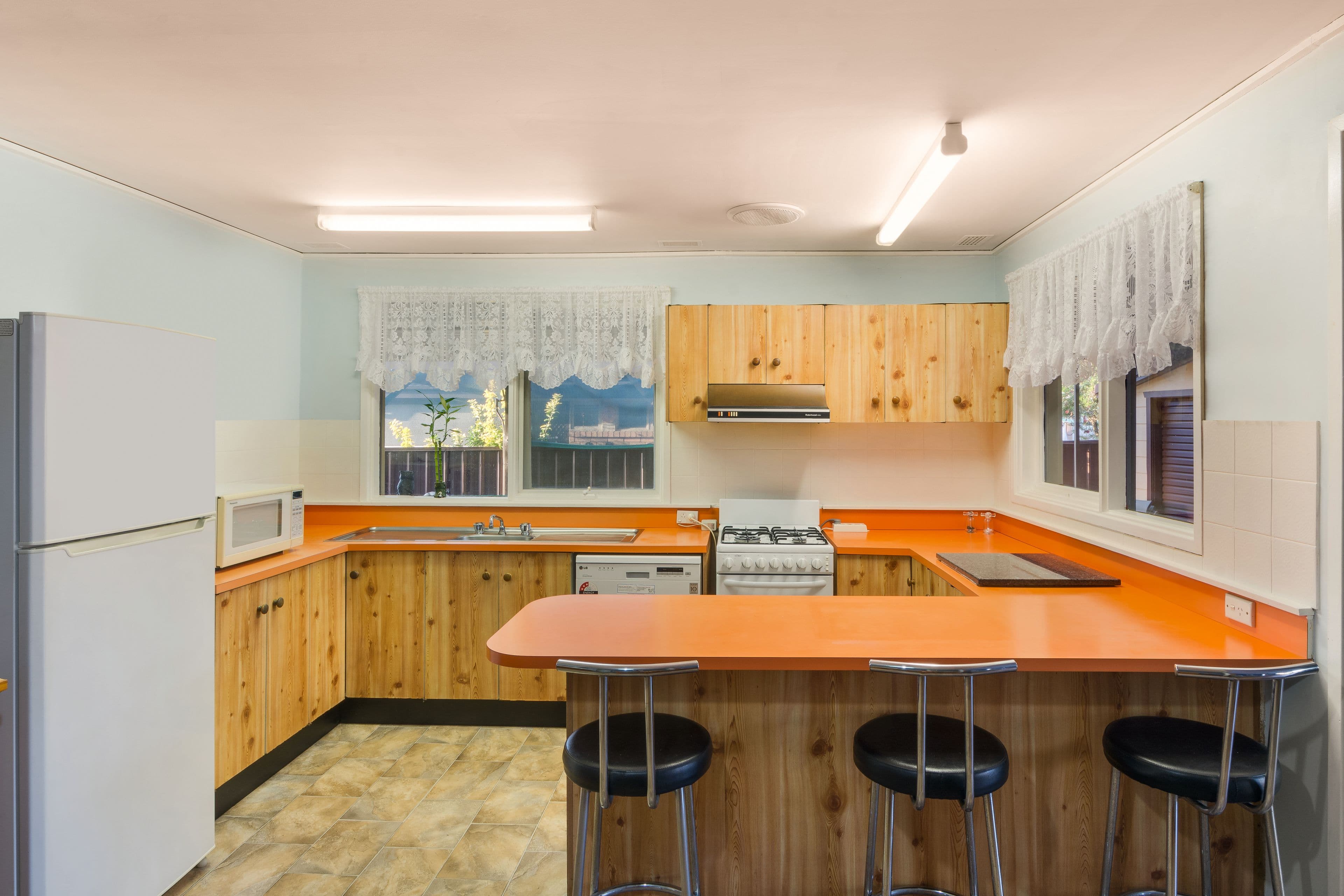 4 Kullaroo Avenue, Bradbury - Thumbnail 4