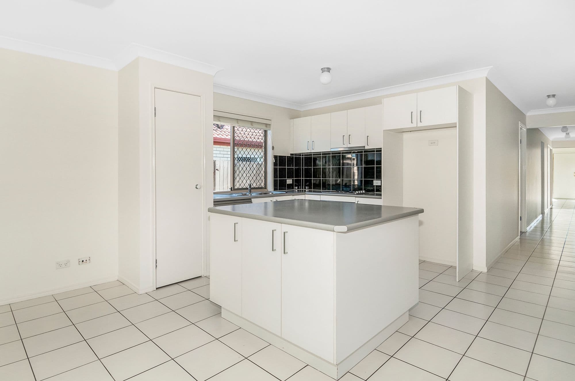 33 Griffen Place, Crestmead QLD 4132, Crestmead - Thumbnail 3