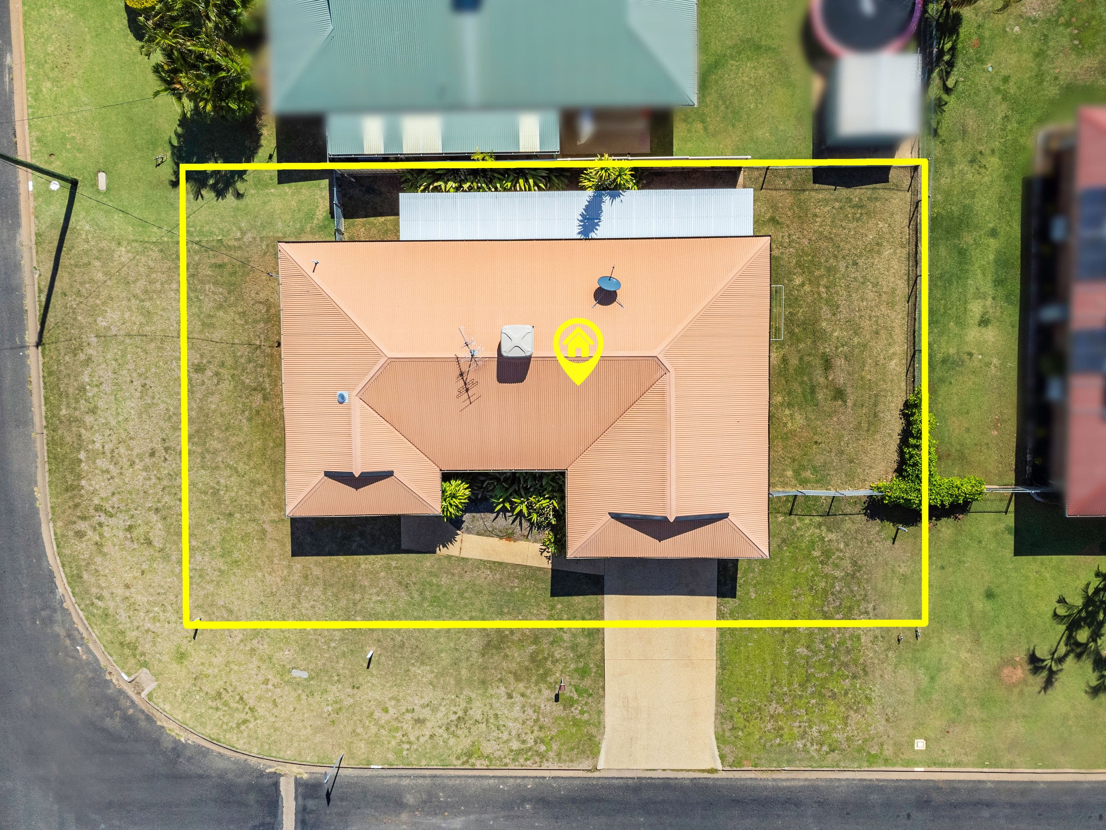 77 Park Avenue, Emerald QLD 4720, Emerald - Thumbnail 2