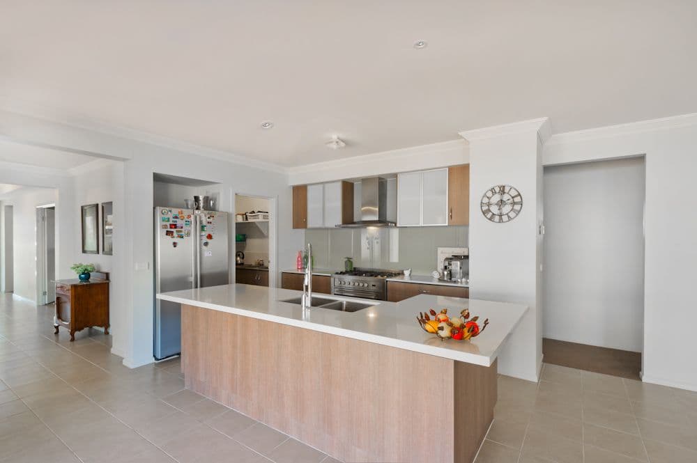 22 Arnolds Creek Boulevard, MELTON WEST VIC 3337, Melton West - Thumbnail 2