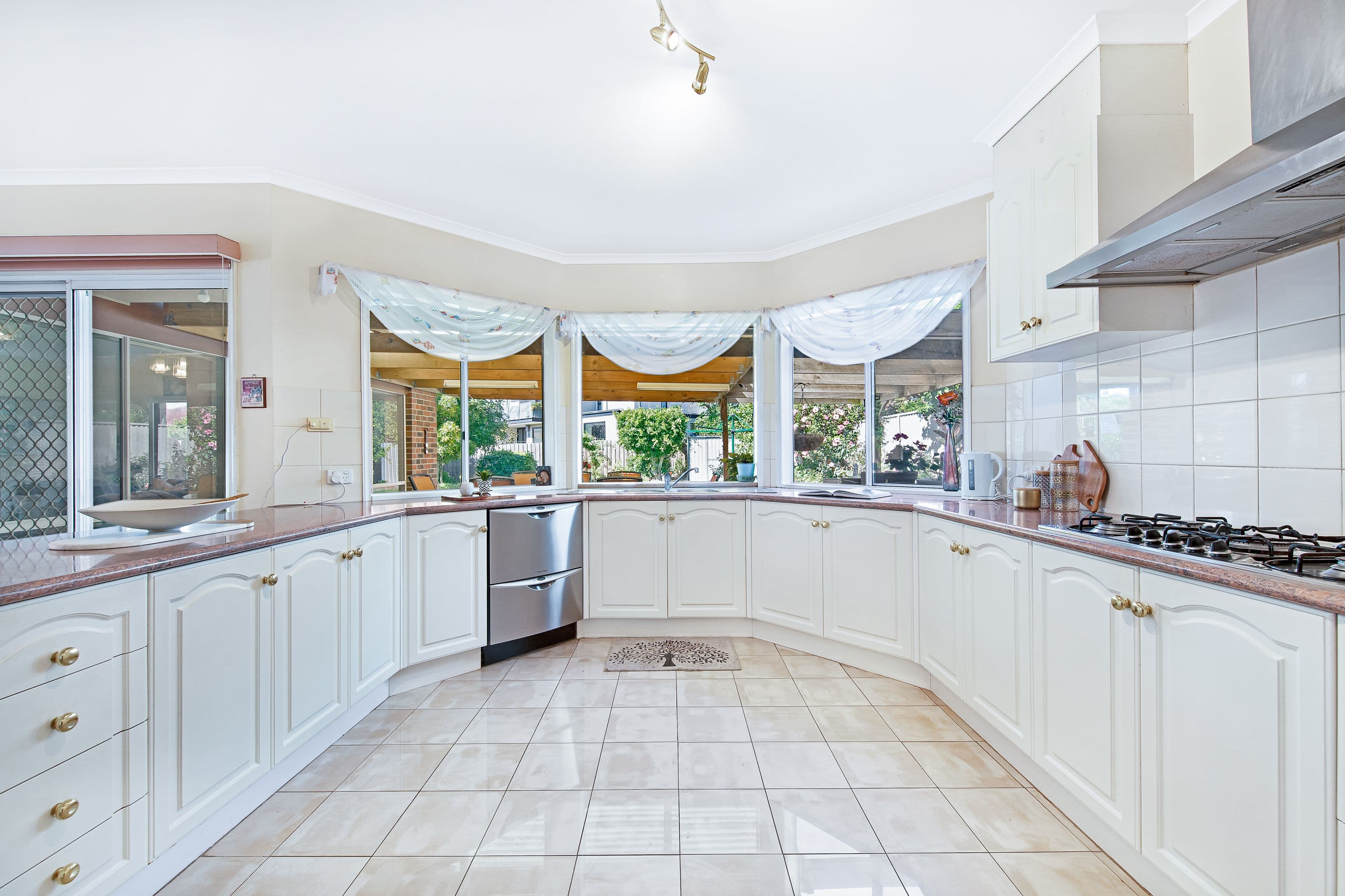 2 Maxwell Grove, Glen Waverley VIC 3150, Glen Waverley - Thumbnail 4