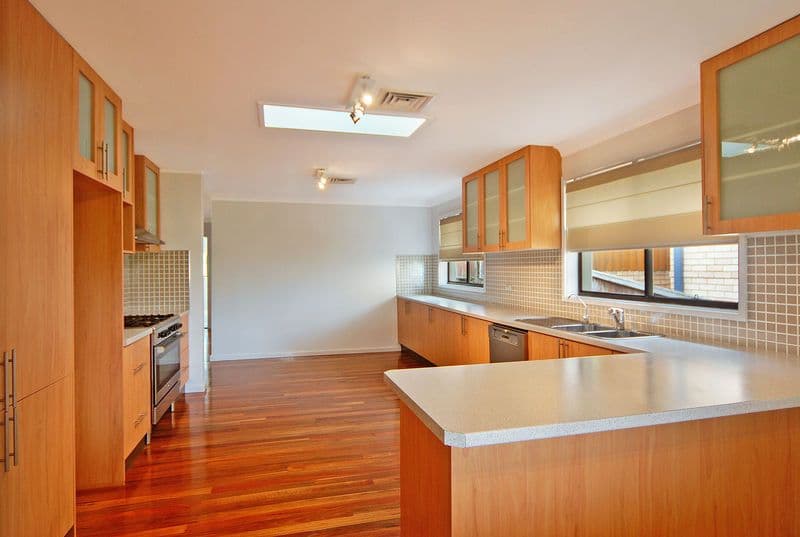 34 Eastern Avenue, SHELLHARBOUR NSW 2529, Shellharbour - Thumbnail 2