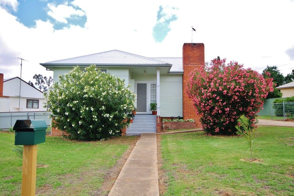 47 Blackett Avenue, Young NSW 2594, Young - Thumbnail 2