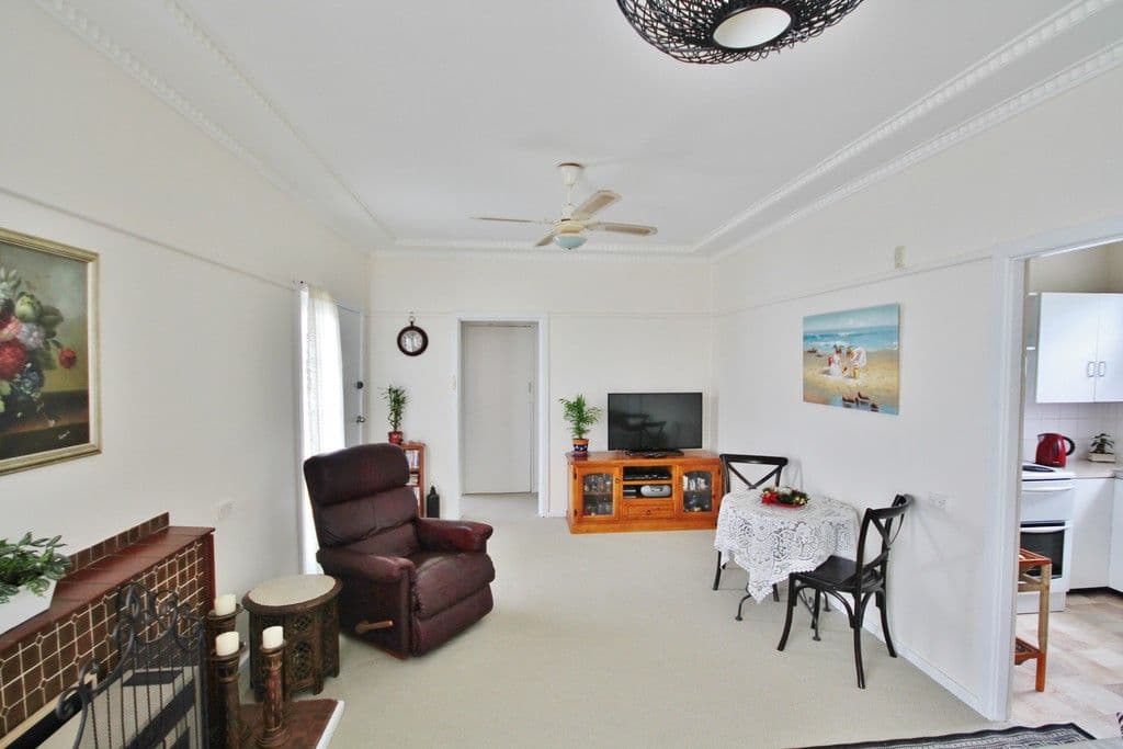 47 Blackett Avenue, Young NSW 2594, Young - Thumbnail 5