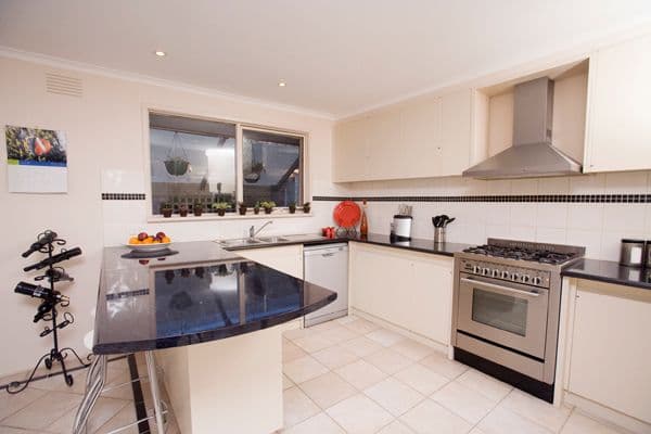 14 Amersham Drive, WANTIRNA VIC 3152, Wantirna - Thumbnail 3