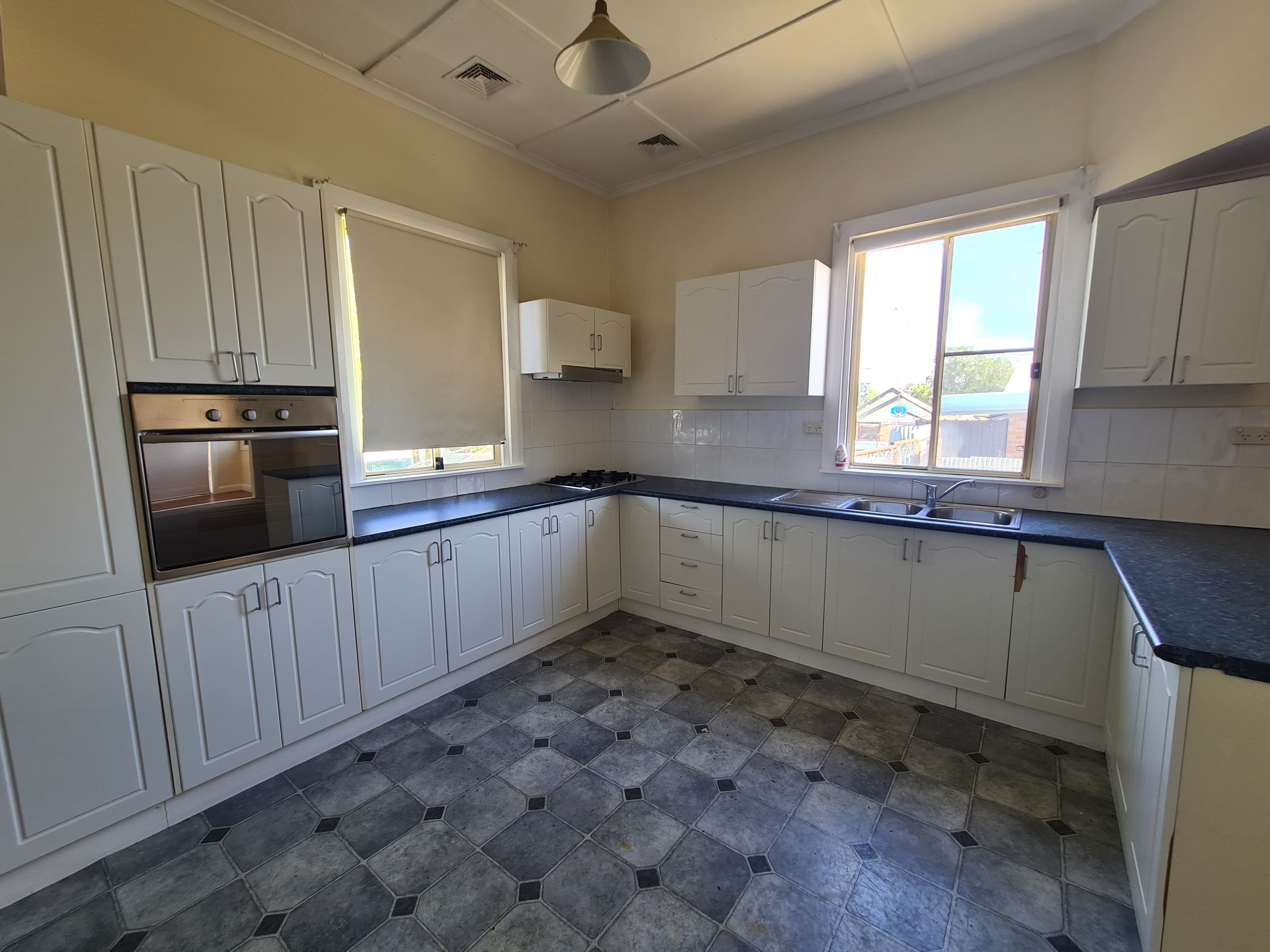21 Jones Street, Parkes NSW 2870, Parkes - Thumbnail 2