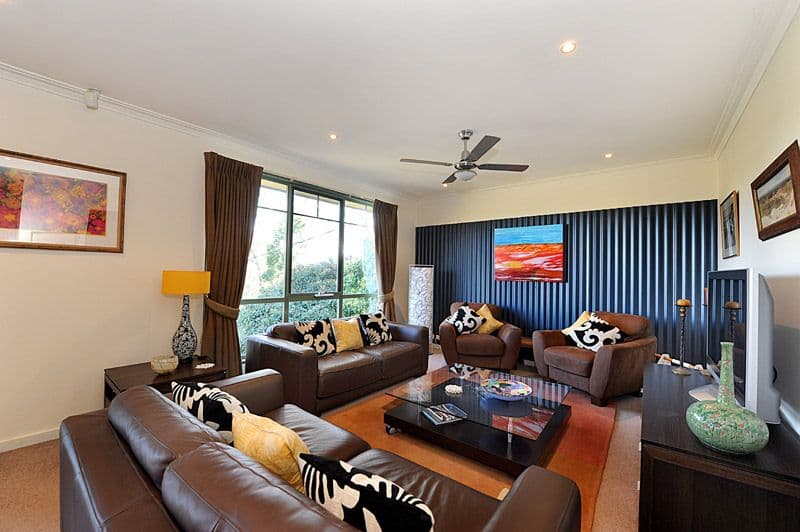 38 Illawarra Avenue, ROWVILLE VIC 3178, Rowville - Thumbnail 2