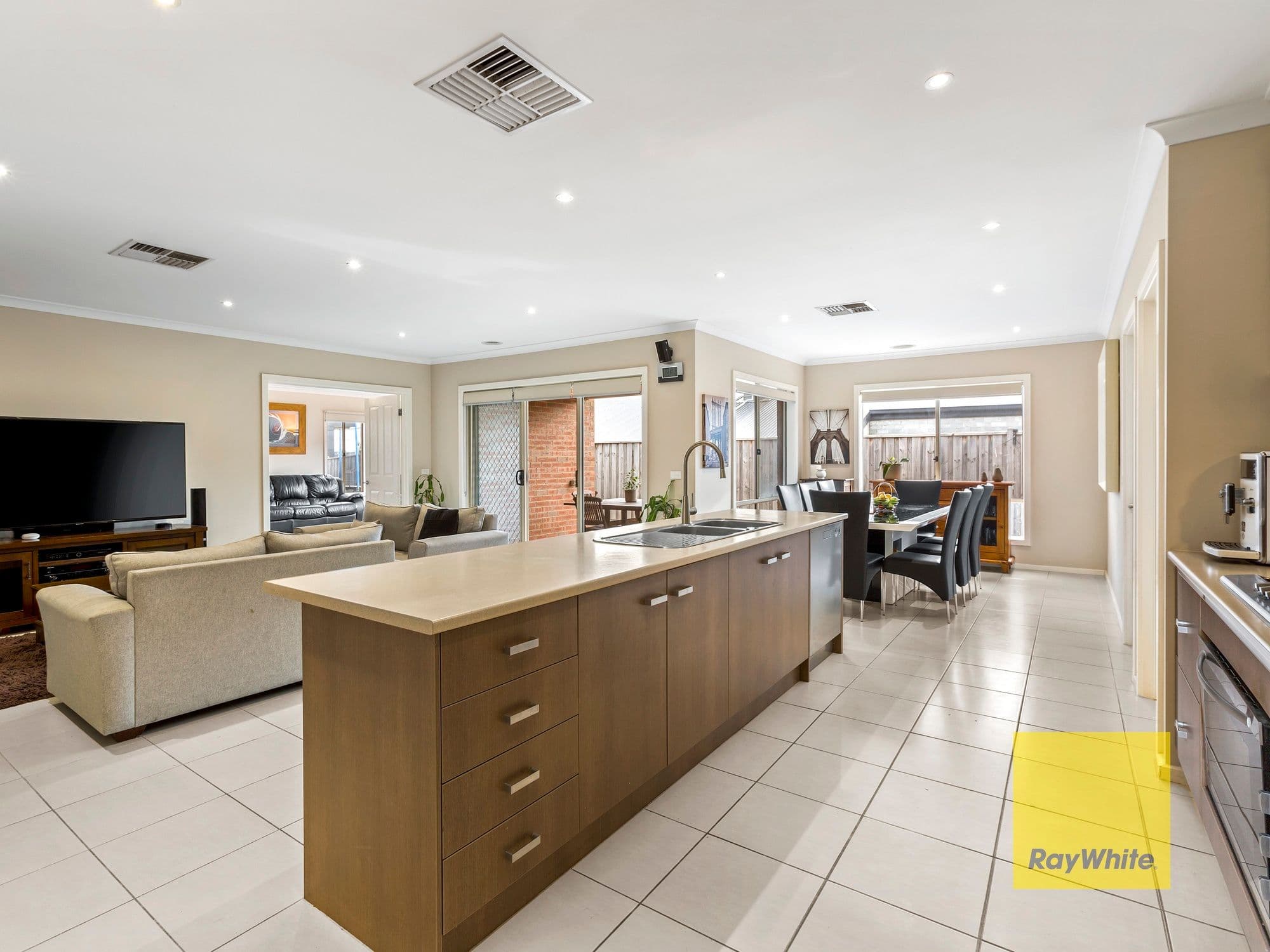 12 Avondale Avenue, Highton VIC 3216, Highton - Thumbnail 4