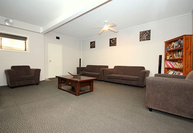 20 Yvonne Crescent, GEORGES HALL NSW 2198, Georges Hall - Thumbnail 6