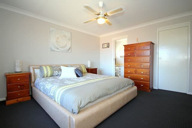20 Yvonne Crescent, GEORGES HALL NSW 2198, Georges Hall - Thumbnail 7