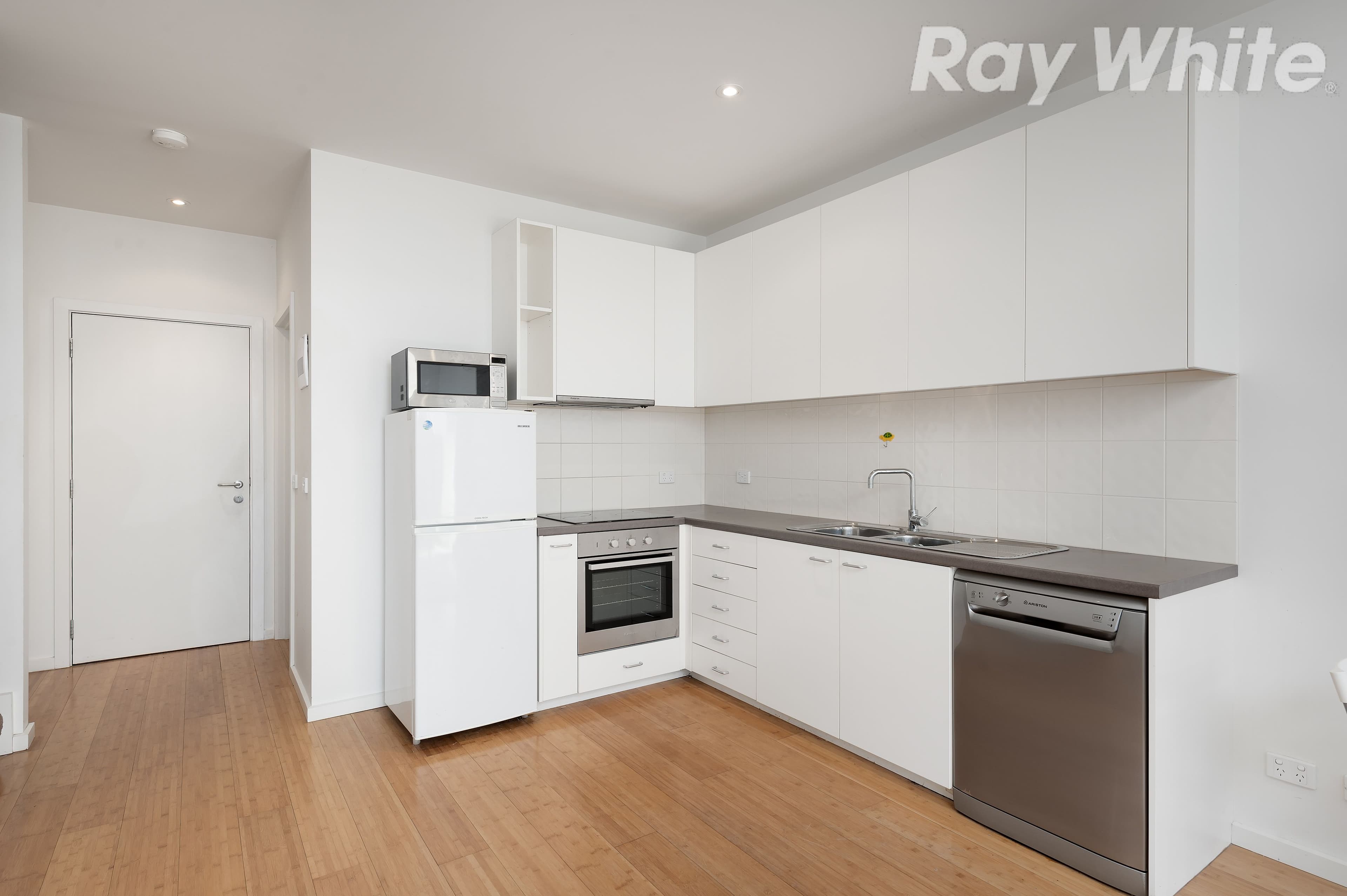 19 Waxflower Crescent, Bundoora VIC 3083, Bundoora - Thumbnail 2
