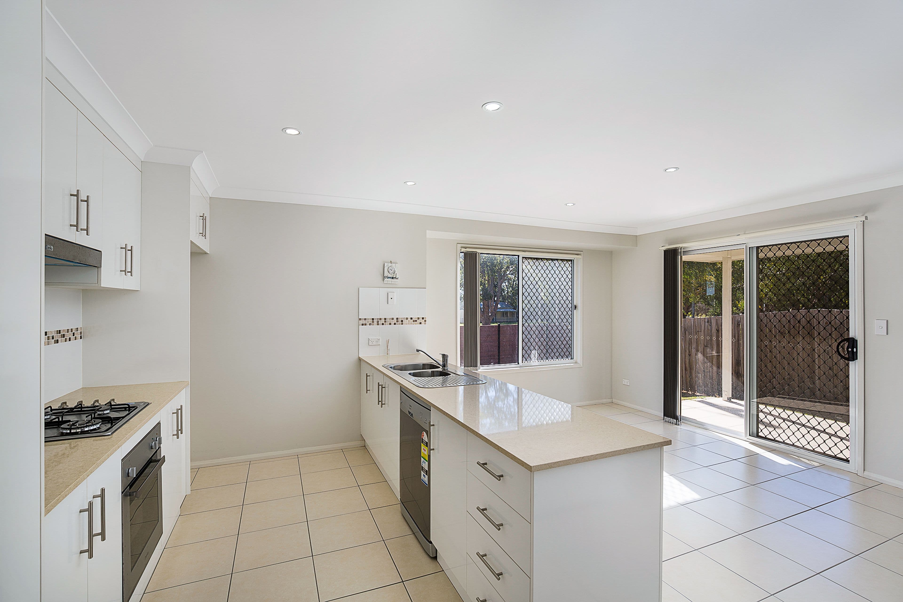116-118 Taylor Street, Newtown QLD 4350, Newtown - Thumbnail 2