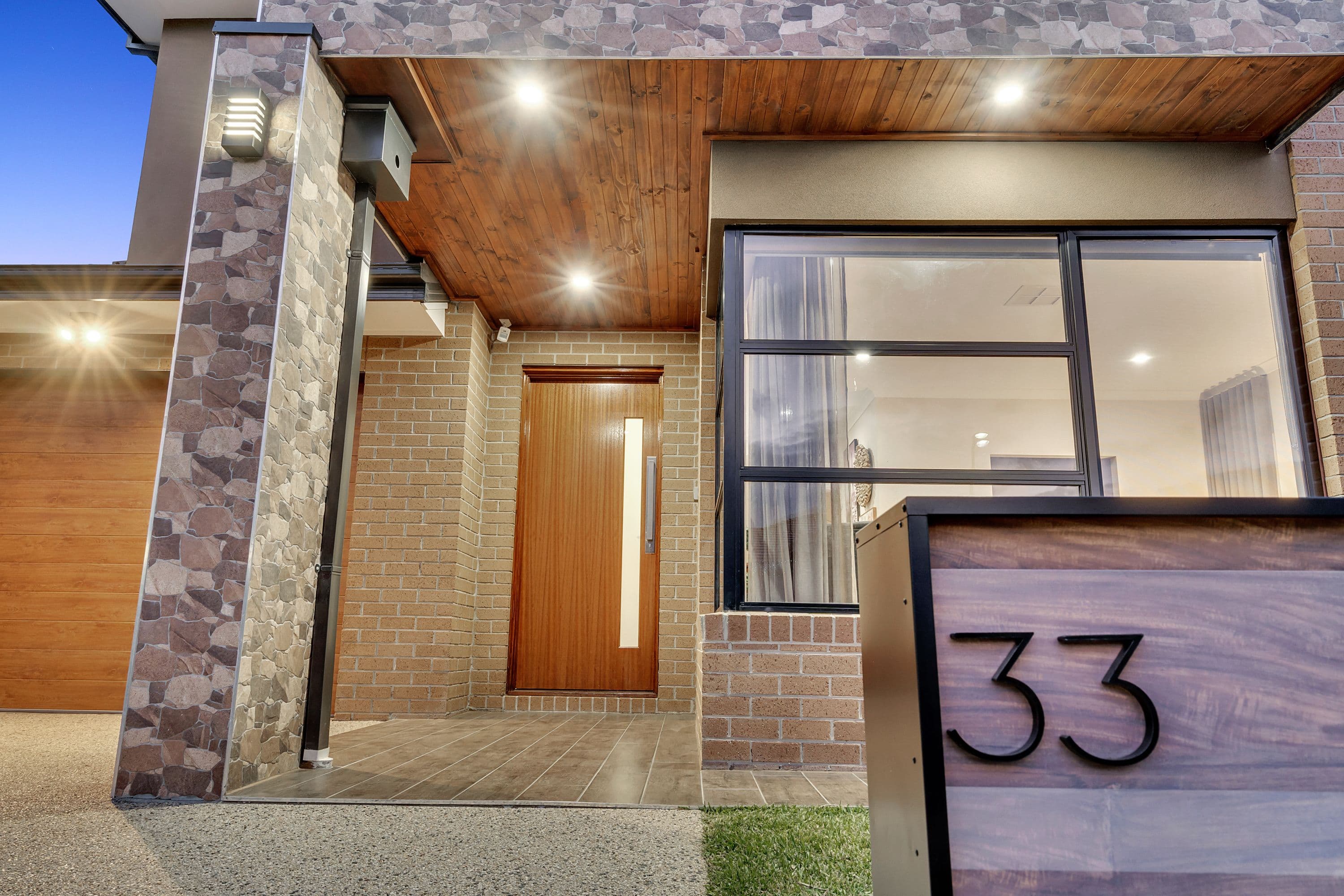 33 Hollyhock Road, Craigieburn VIC 3064, Craigieburn - Thumbnail 2