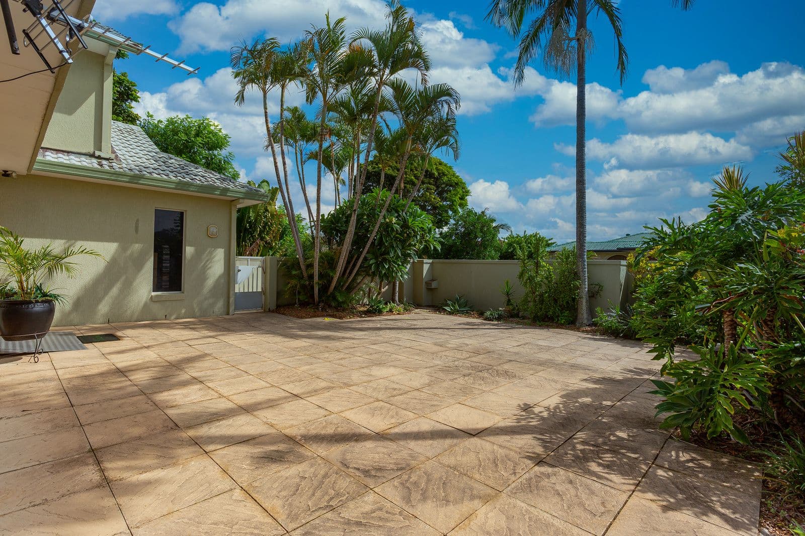 22 Delungra Street, Broadbeach Waters QLD 4218, Broadbeach Waters - Thumbnail 6