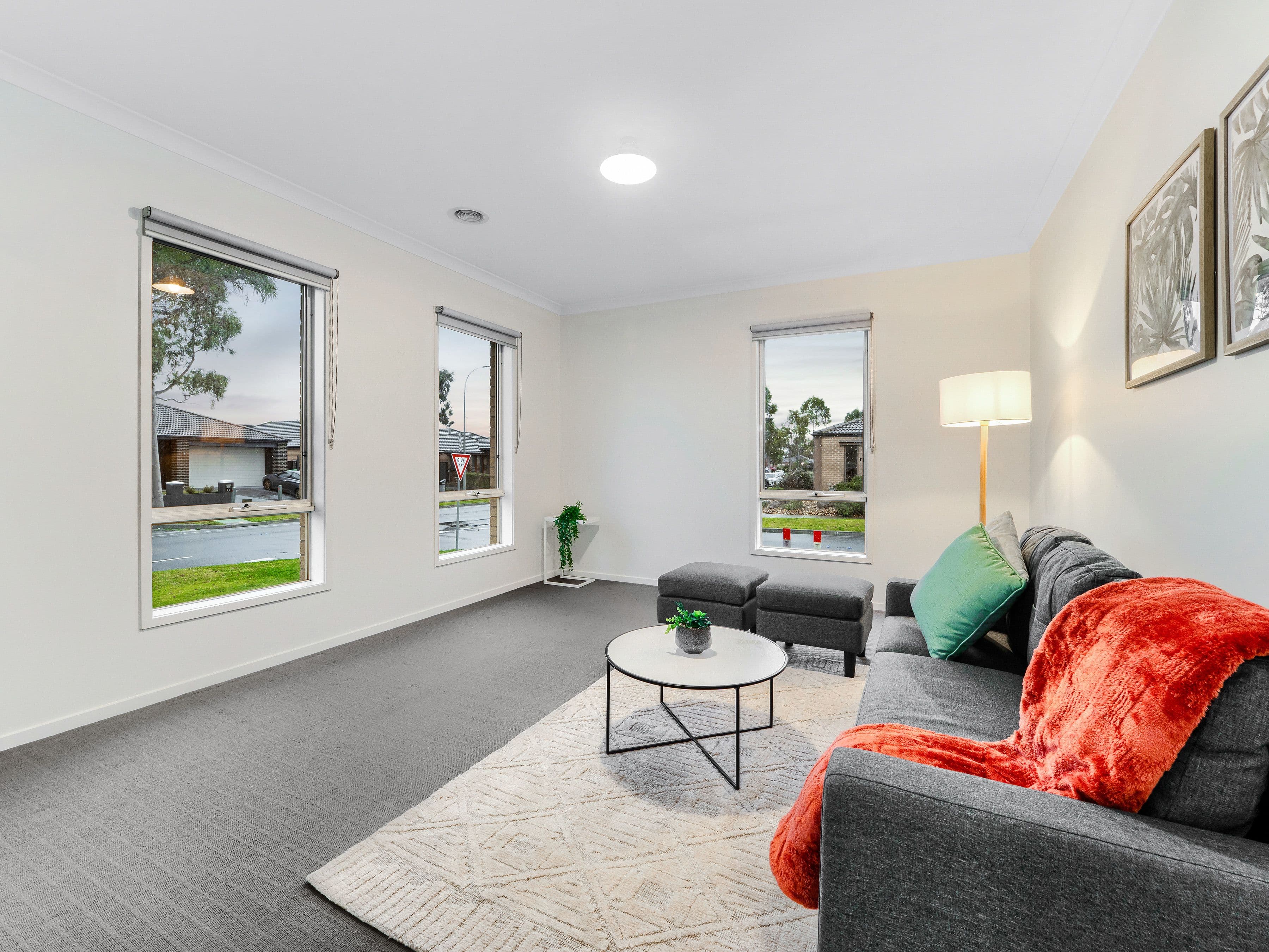 87 Selandra Boulevard, Clyde North VIC 3978, Clyde North - Thumbnail 2