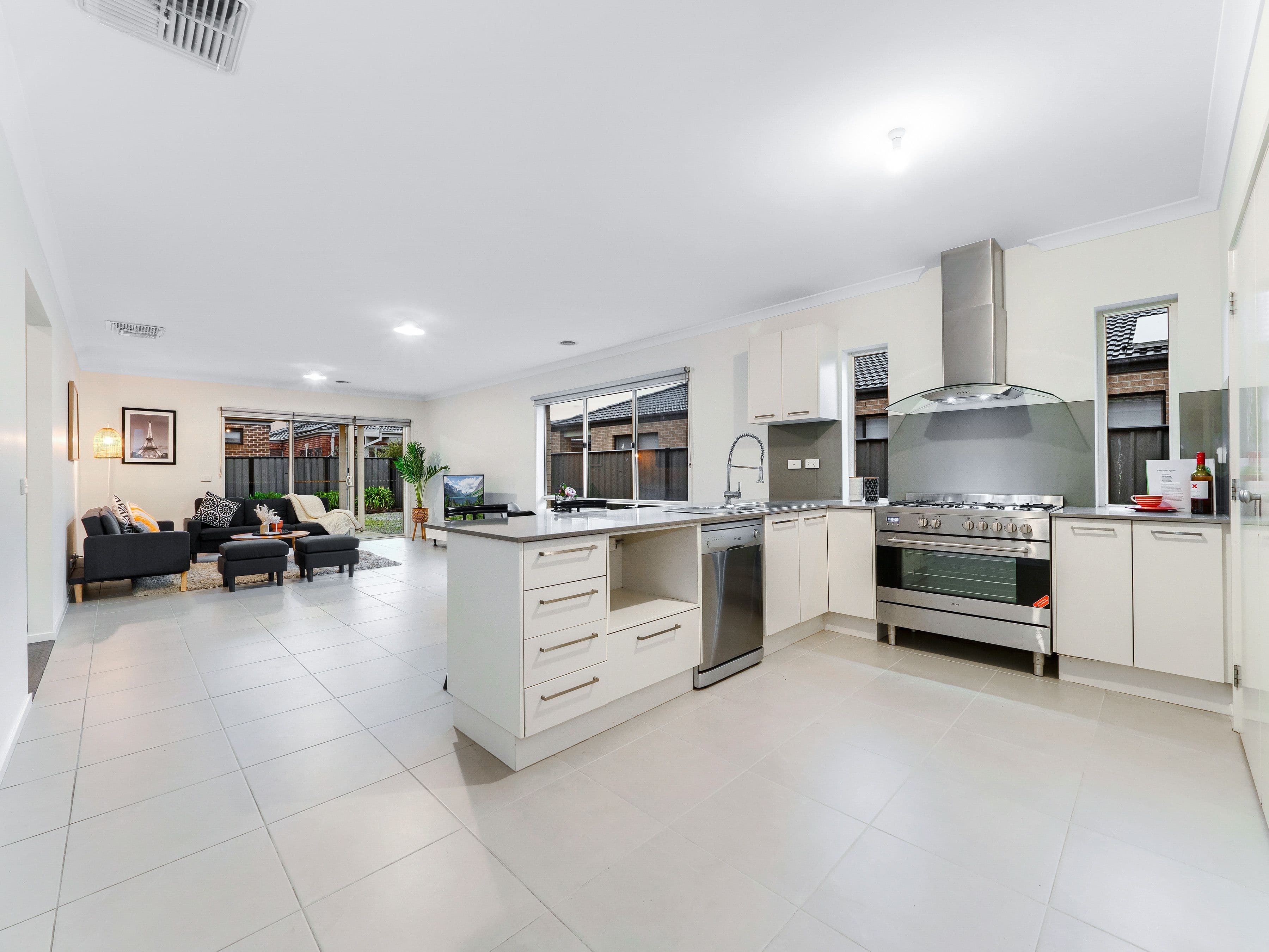 87 Selandra Boulevard, Clyde North VIC 3978, Clyde North - Thumbnail 4