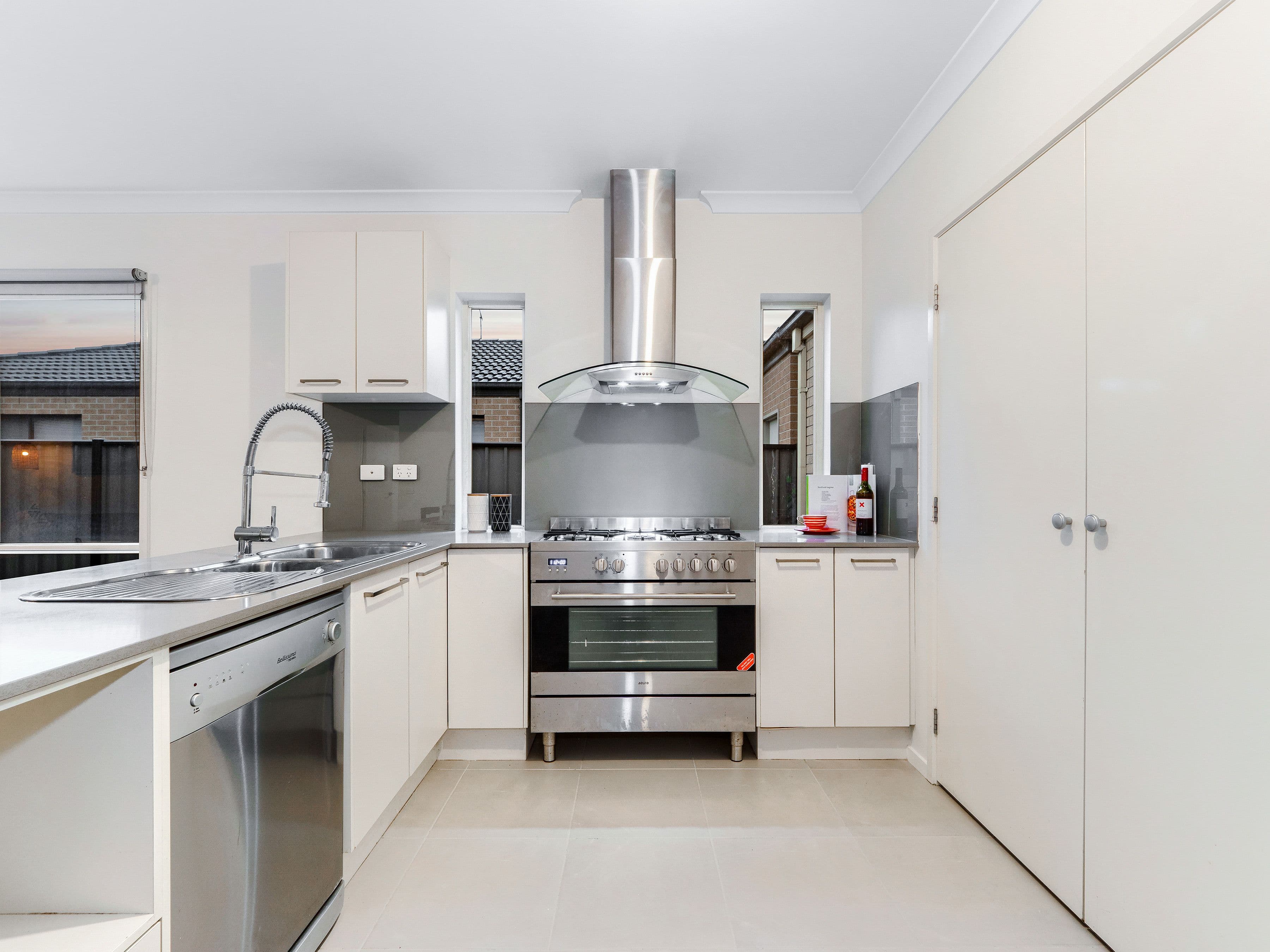 87 Selandra Boulevard, Clyde North VIC 3978, Clyde North - Thumbnail 5