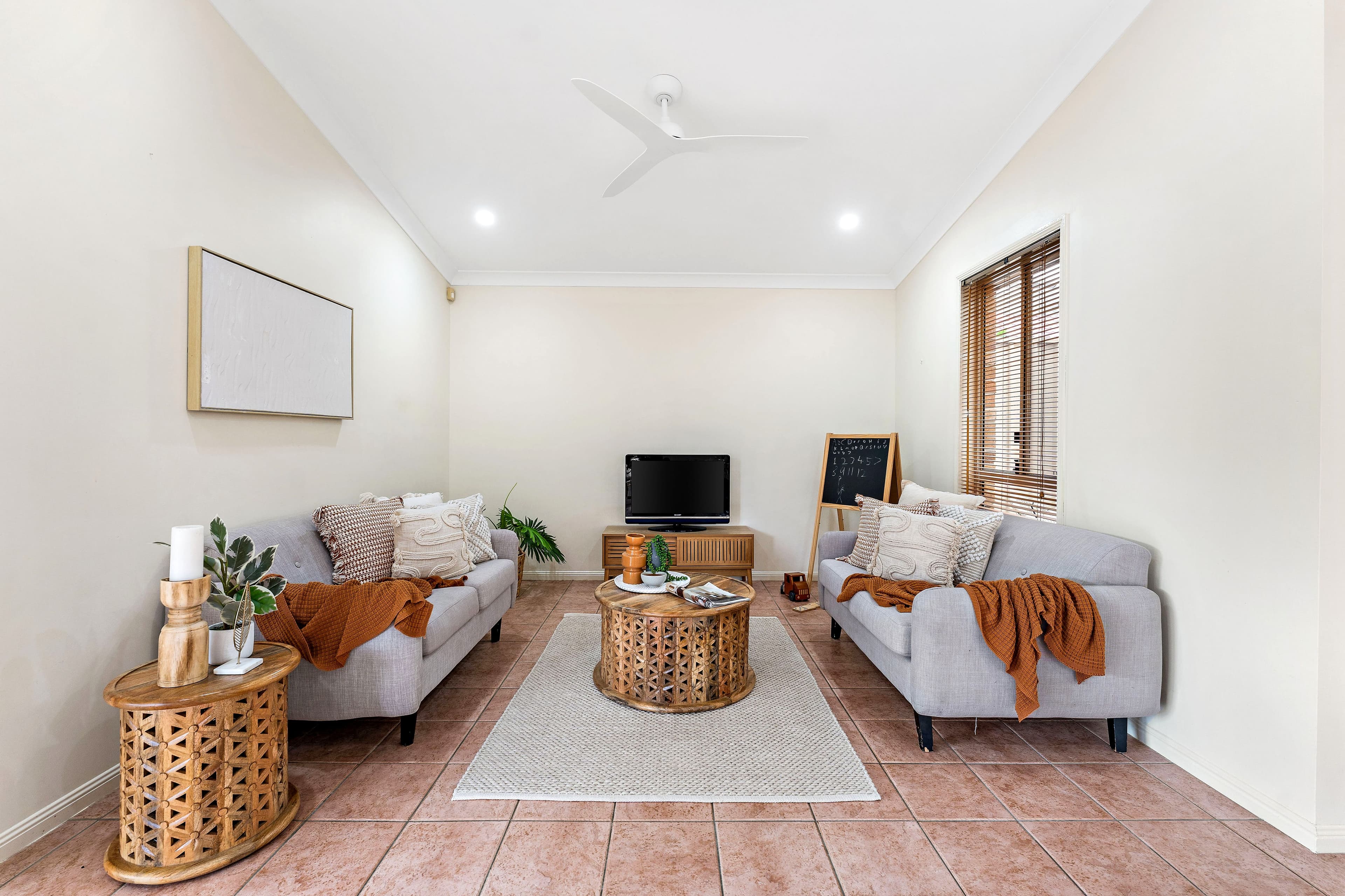 4 Bannister Place, Forest Lake QLD 4078, Forest Lake - Thumbnail 2