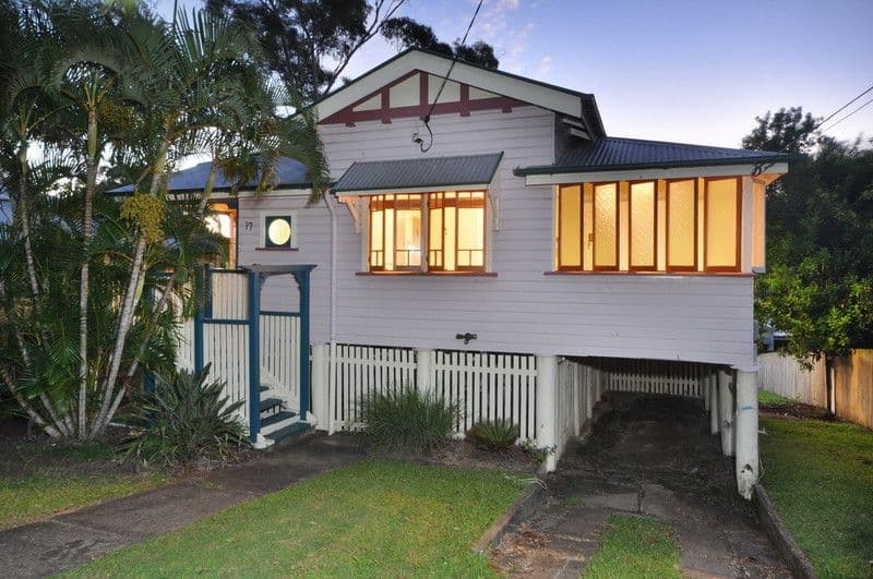 17 Combles Road, CAMP HILL QLD 4152, Camp Hill - Thumbnail 2